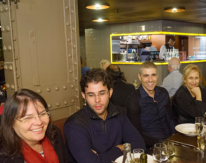 Reynaldo Gianecchini janta com fãs em Paris