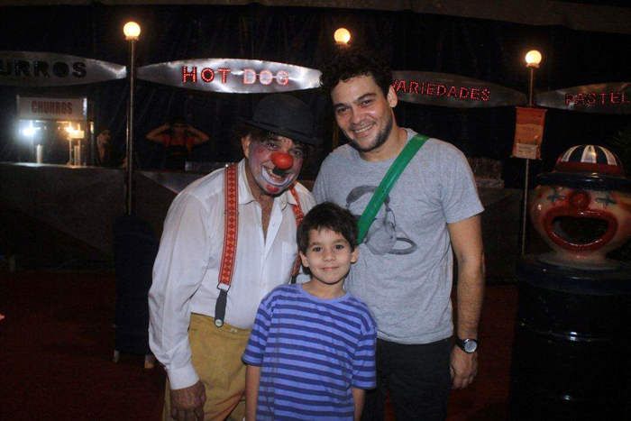 Famosos levam os pequenos em espetáculo de circo no Rio