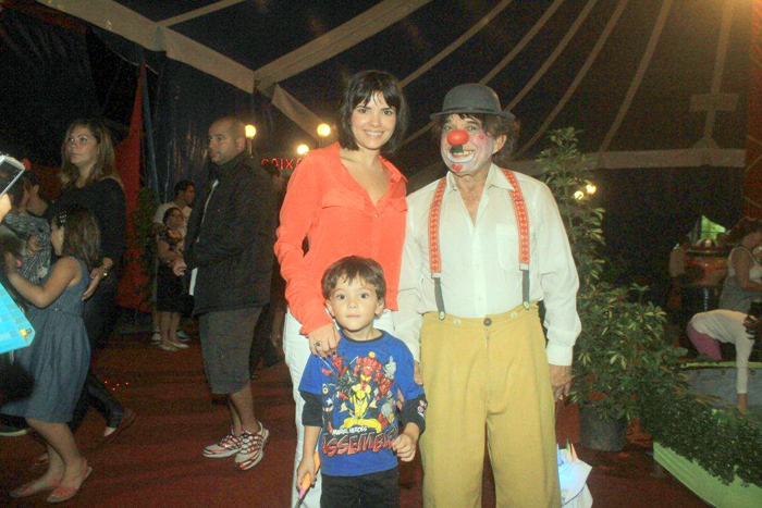 Vanessa Giácomo e o filho no circo