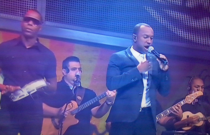 Thiaguinho canta no Programa do Jô Ofuxico