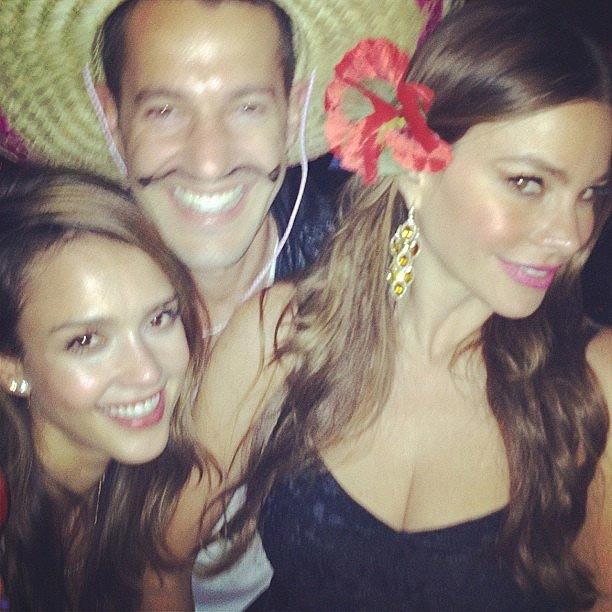 Jessica Alba se esbalda em festa com Sofia Vergara