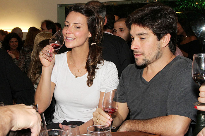 Camila Rodrigues experimentou alguns vinhos.