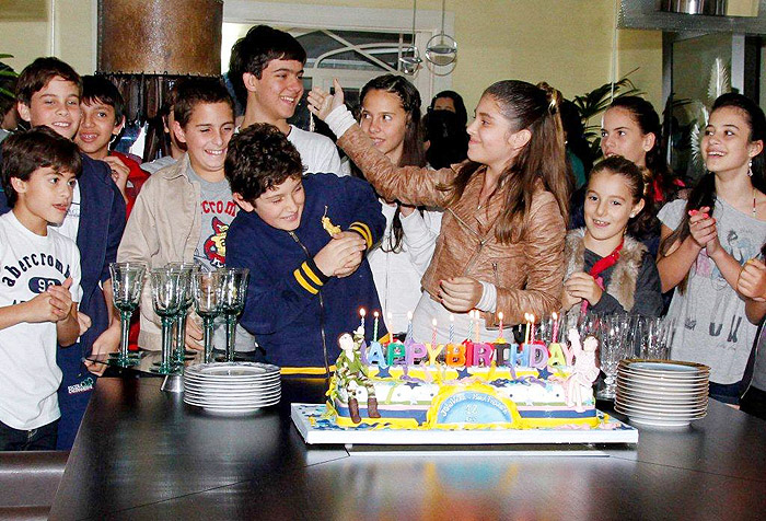 Carlos Alberto de Nóbrega faz festa de aniversário para os filhos