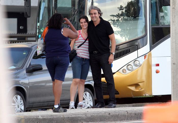 Alexandre Borges é tietado durante gravação de Avenida Brasil