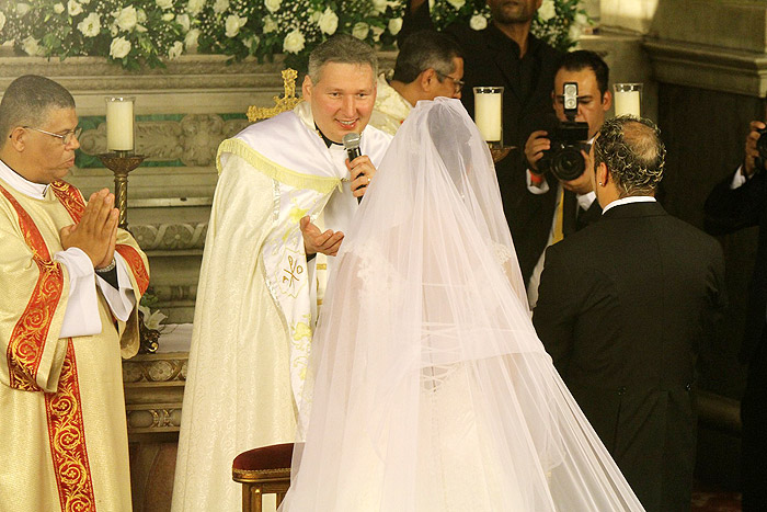 Belo e Gracyanne Barbosa se casam no Rio de Janeiro