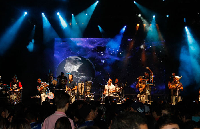 Turma do Pagode mostra seu samba no Via Funchal - O Fuxico