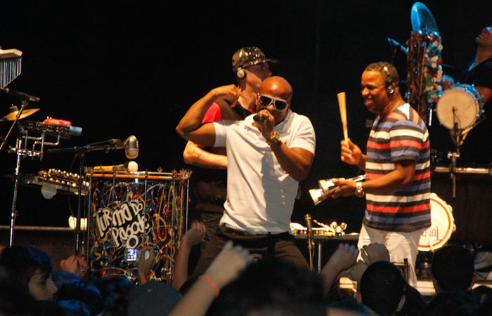 Turma do Pagode mostra seu samba no Via Funchal - O Fuxico