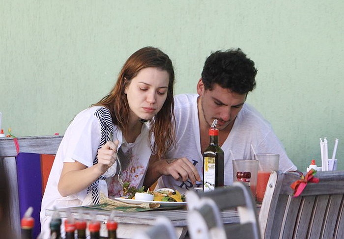 Nathalia Dill almoça com o namorado no Rio 