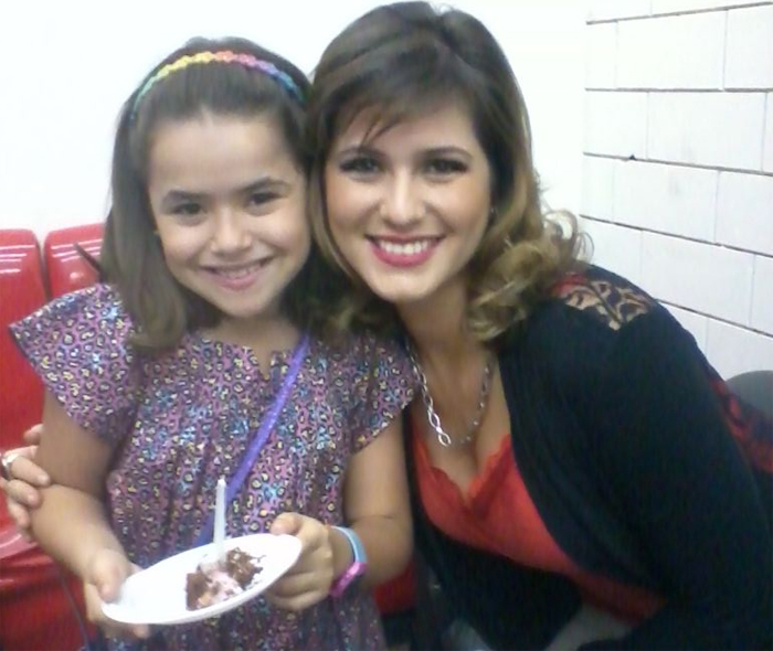 Maisa Silva completa 10 anos e ganha festa nos bastidores de Carrossel