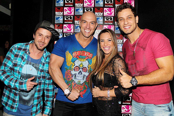 Carlos Tomaiolo com a namorada, a ex-BBB Michelly e os também ex-BBBs Ronaldo e Eliezer