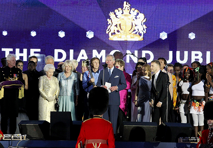 Príncipe Charles homenageou a mãe.