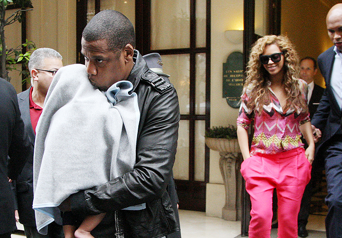 Beyoncé e Jay-Z “escondem” Blue Ivy durante passeio em Paris