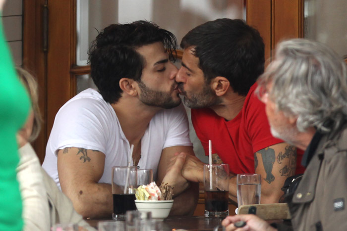Marc Jacobs e namorado protagonizam cenas quentes em restaurante