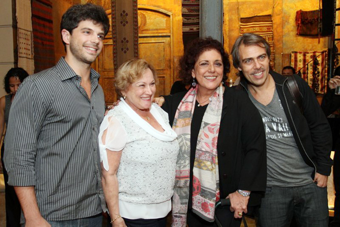 Tiago Abravanel dança em workshop de Salve Jorge