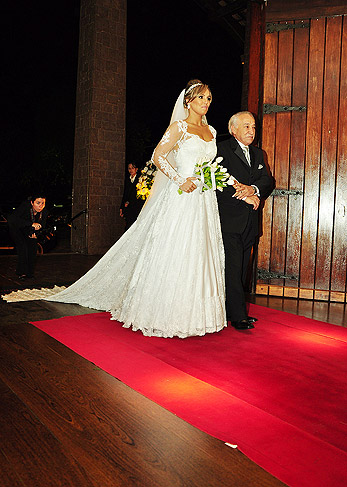 Karyn Bravo se casa em elegante cerimônia em São Paulo