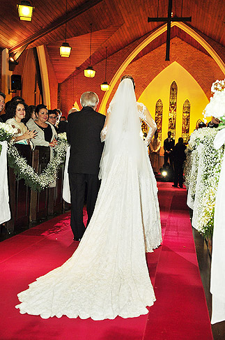 Karyn Bravo se casa em elegante cerimônia em São Paulo