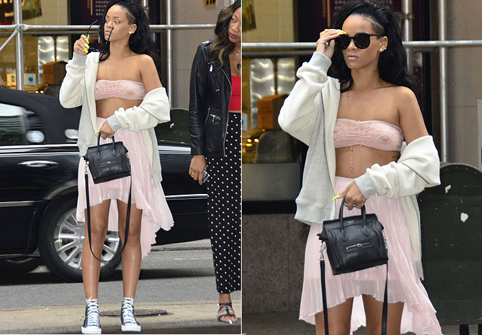 Rihanna circula com roupa transparente por Nova York e nega doença