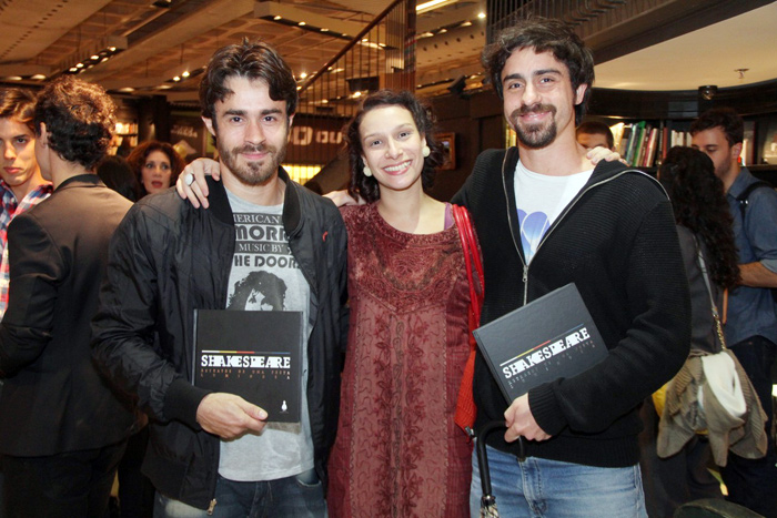Lançamento do livro Shakespeare, no Rio, reúne atores