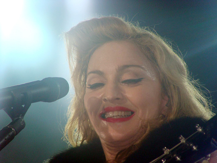 Madonna lindíssima durante show de sua MDNA Tour 