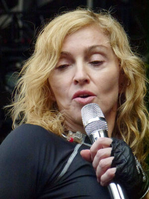 Madonna esquece a maquiagem na hora de ir para o ensaio