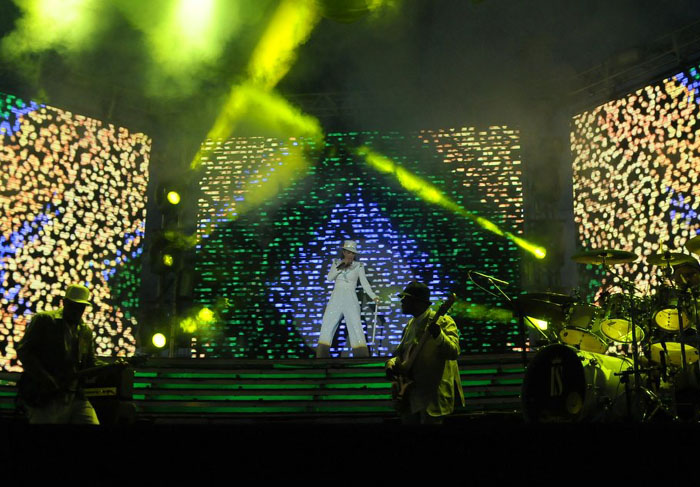 Ivete Sangalo levanta o público durante show em São Paulo