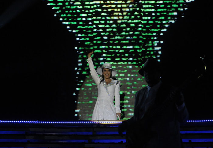 Ivete Sangalo levanta o público durante show em São Paulo
