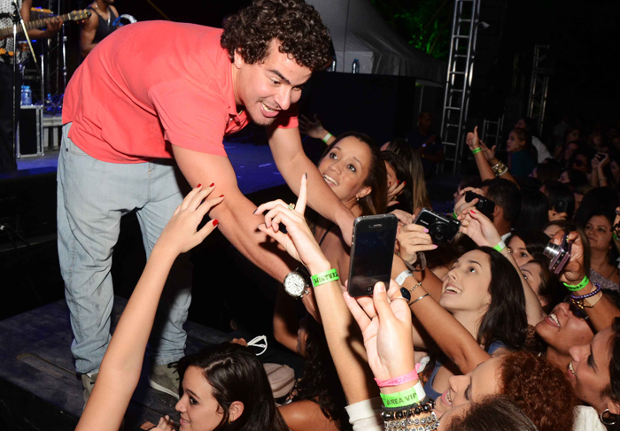 Bernardo Velasco e Thiago Martins curtem show en Niterói