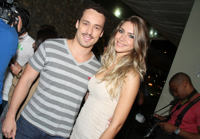 Rodrigo Almeida e a namorada