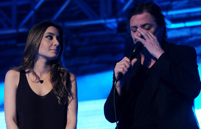 Fábio Jr se emociona ao cantar com a filha Ofuxico