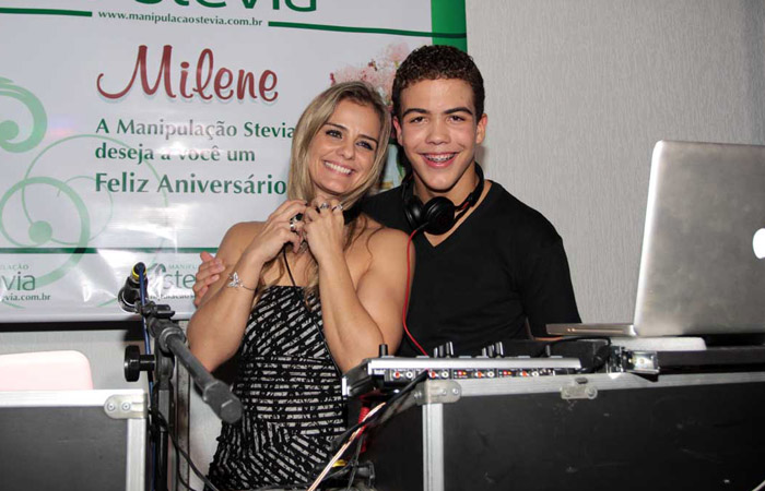 Milene Domingues comemora aniversário com o filho Ofuxico