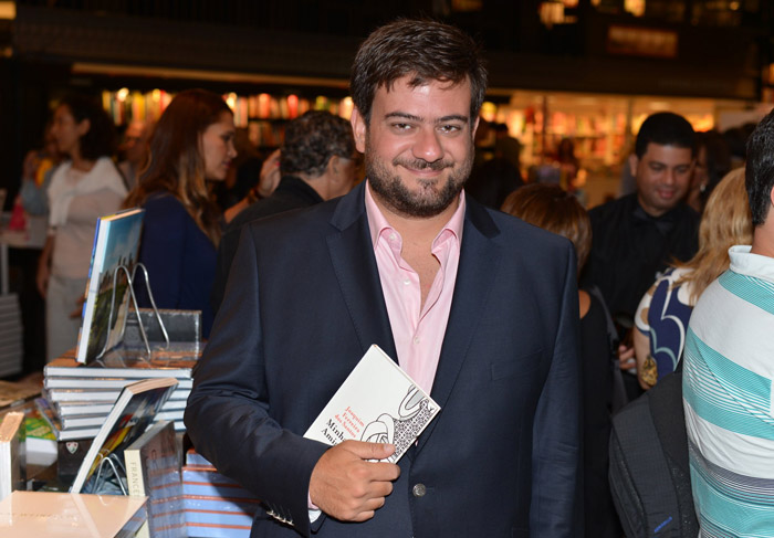 Bruno Astuto prestigia lançamento de livro no Rio