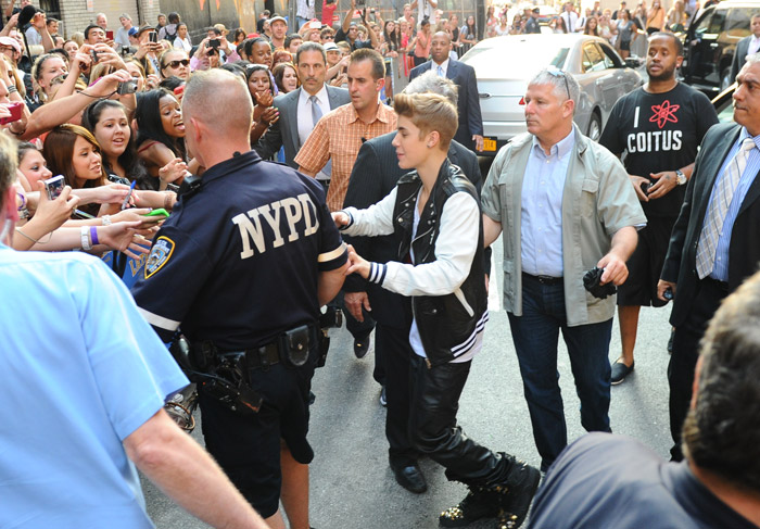 Justin Bieber é tietado em Nova York