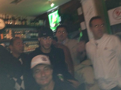 Após eliminação do Santos, Neymar é “zoado” em bar por corintianos