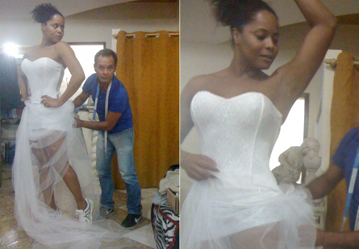Adriana Bombom experimenta vestido de noiva