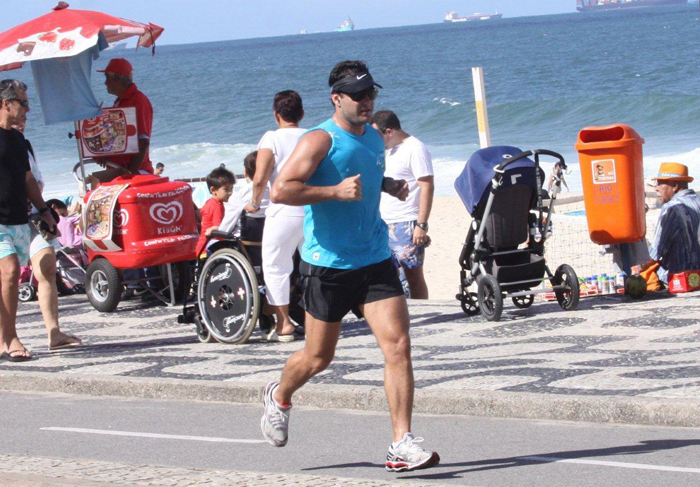 Thierry Figueira tira o sábado para correr na orla do Leblon