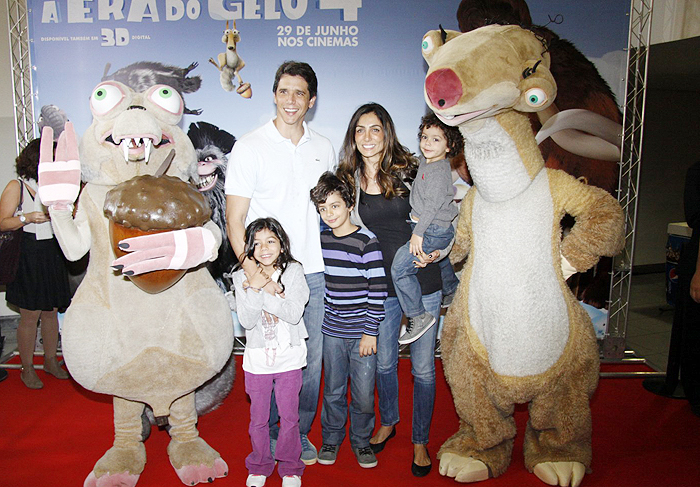 Márcio Garcia leva a família ao lançamento de A Era do Gelo 4 