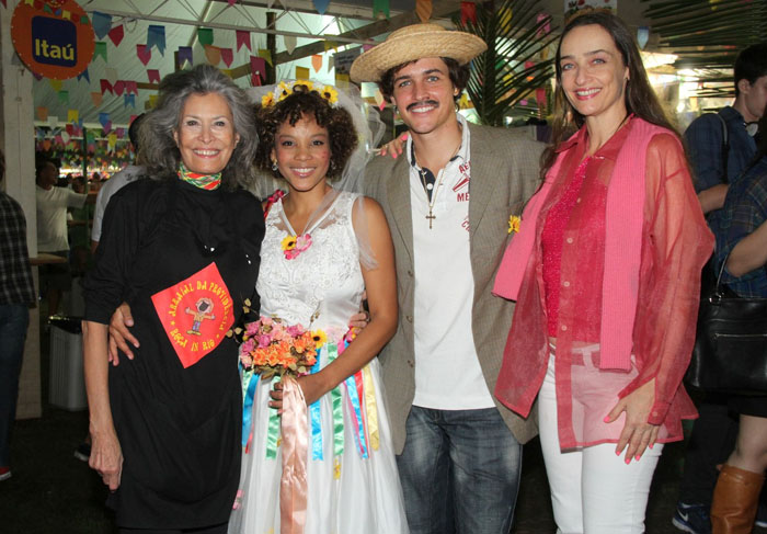 Felipe Dylon e Aparecida Petrowky se casam em festa junina no Rio