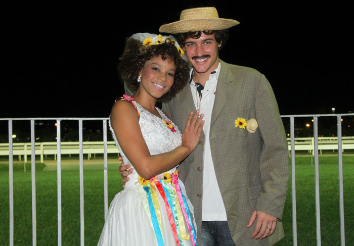 Felipe Dylon e Aparecida Petrowky se casam em festa junina no Rio