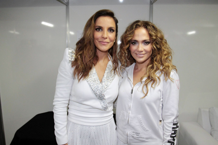 Ivete Sangalo e Jennifer Lopez se encontram nos bastidores de show