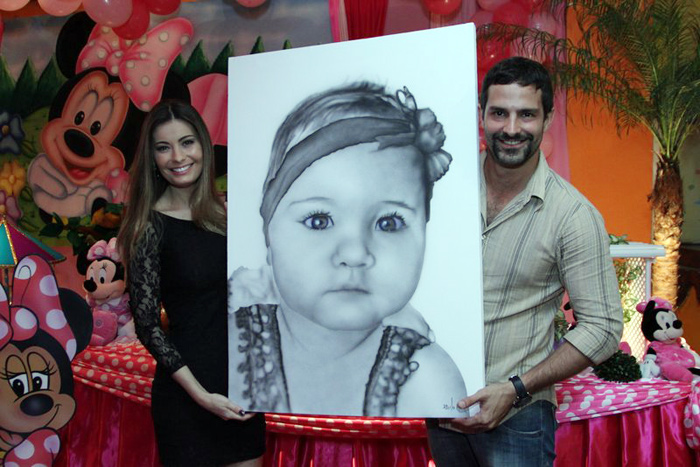 Iran Malfitano comemora aniversário de 1 ano da filha Laura
