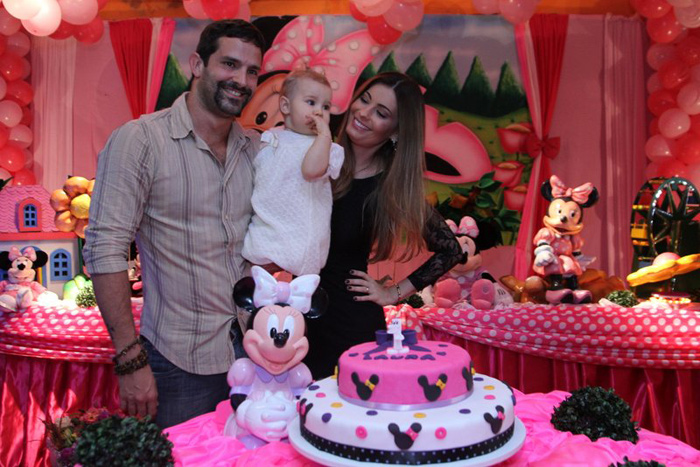 Iran Malfitano faz festa para comemorar 1 aninho de sua filha