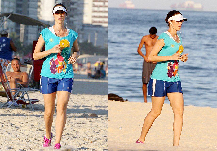 Luana Piovani soa a camisa em corrida pela praia
