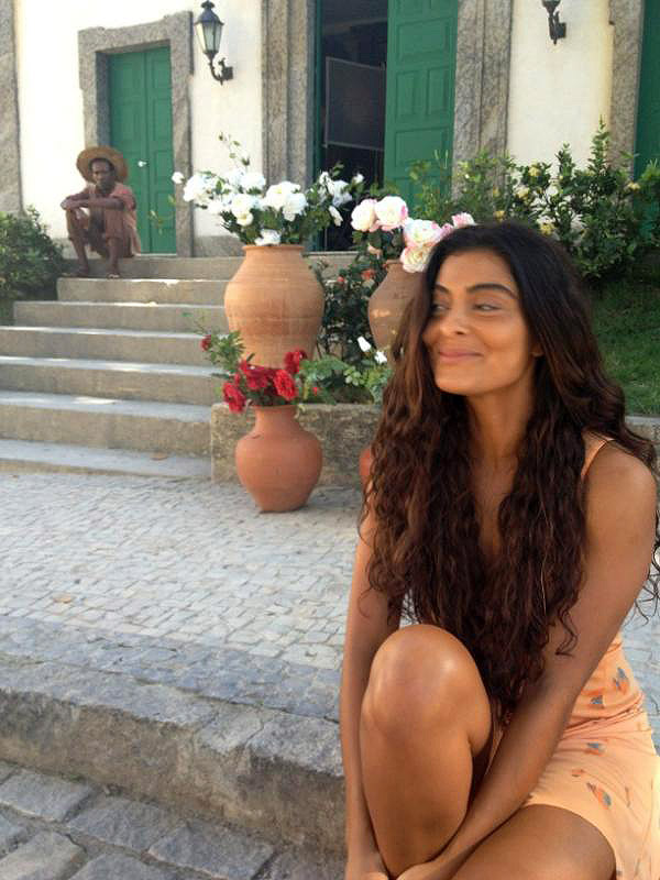 Juliana Paes posta foto dos bastidores de Gabriela