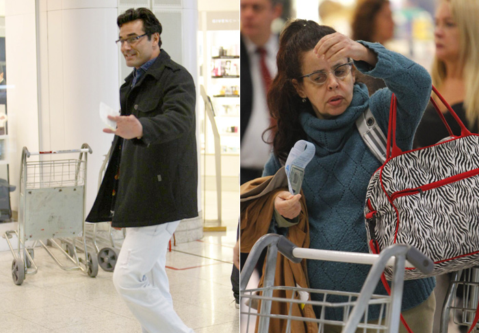 Sorridente, Carolina Ferraz embarca em aeroporto carioca