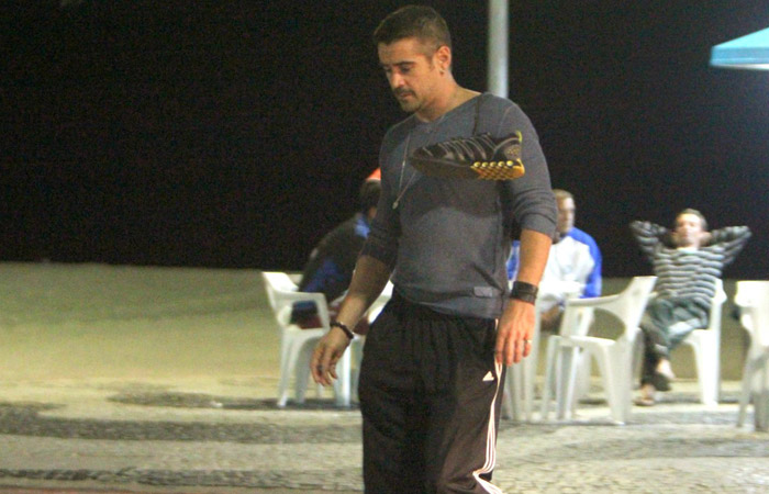 Colin Farrell procura alguém para bater uma bolinha Ofuxico