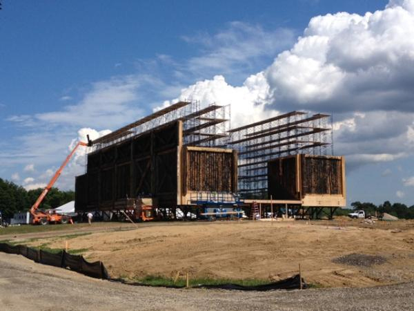 Darren Aronofsky posta foto da construção da arca de Noé de seu filme