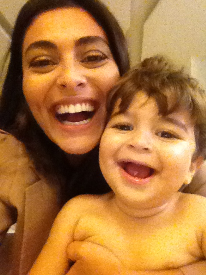 Juliana Paes tira foto divertida com o filho e posta no Twitter