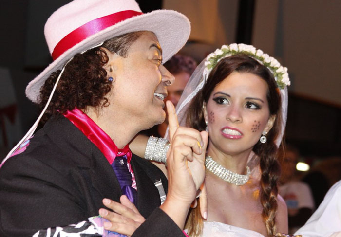 David Brazil e Renata Santos se casam em festa julina