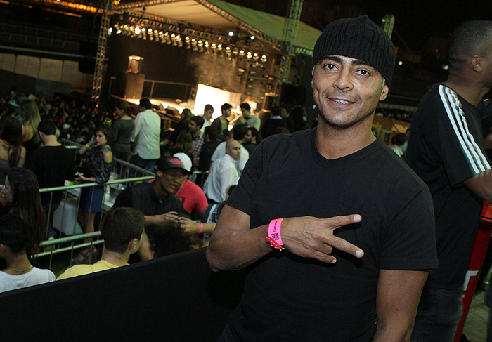 Bruno Gissoni se esbalda e evento de hip hop