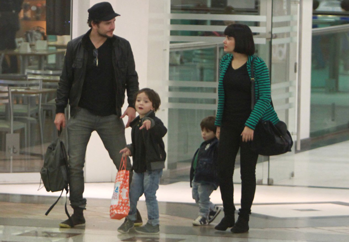 Após separação, Vanessa Giácomo e Daniel Oliveira passeiam com filhos